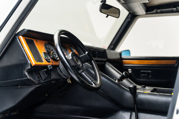 1989 Lamborghini LM002 - Image 4